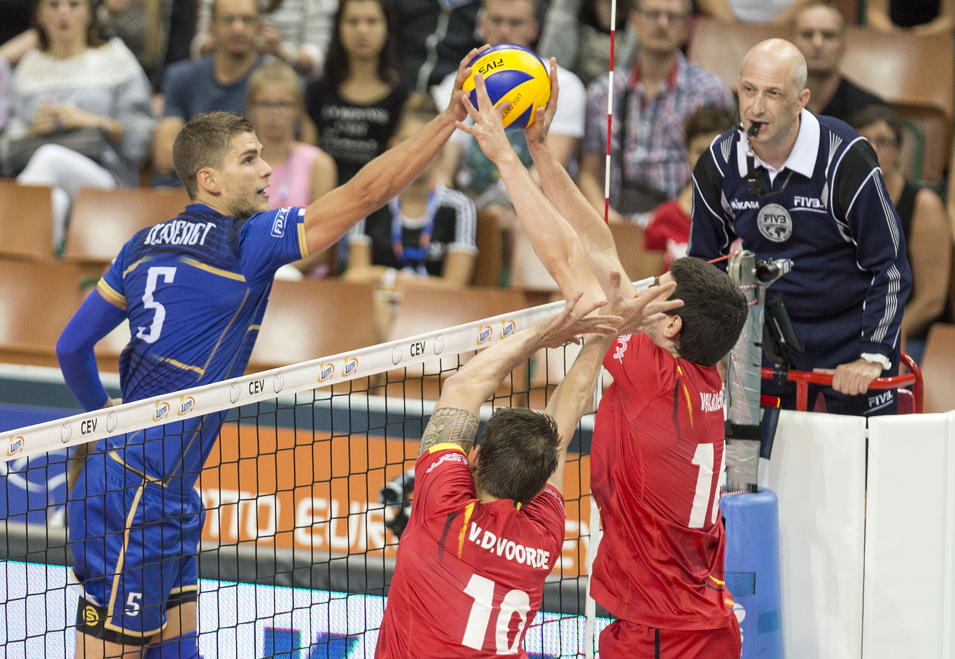 Belgium down France in their first #EuroVolleyM Pool D match