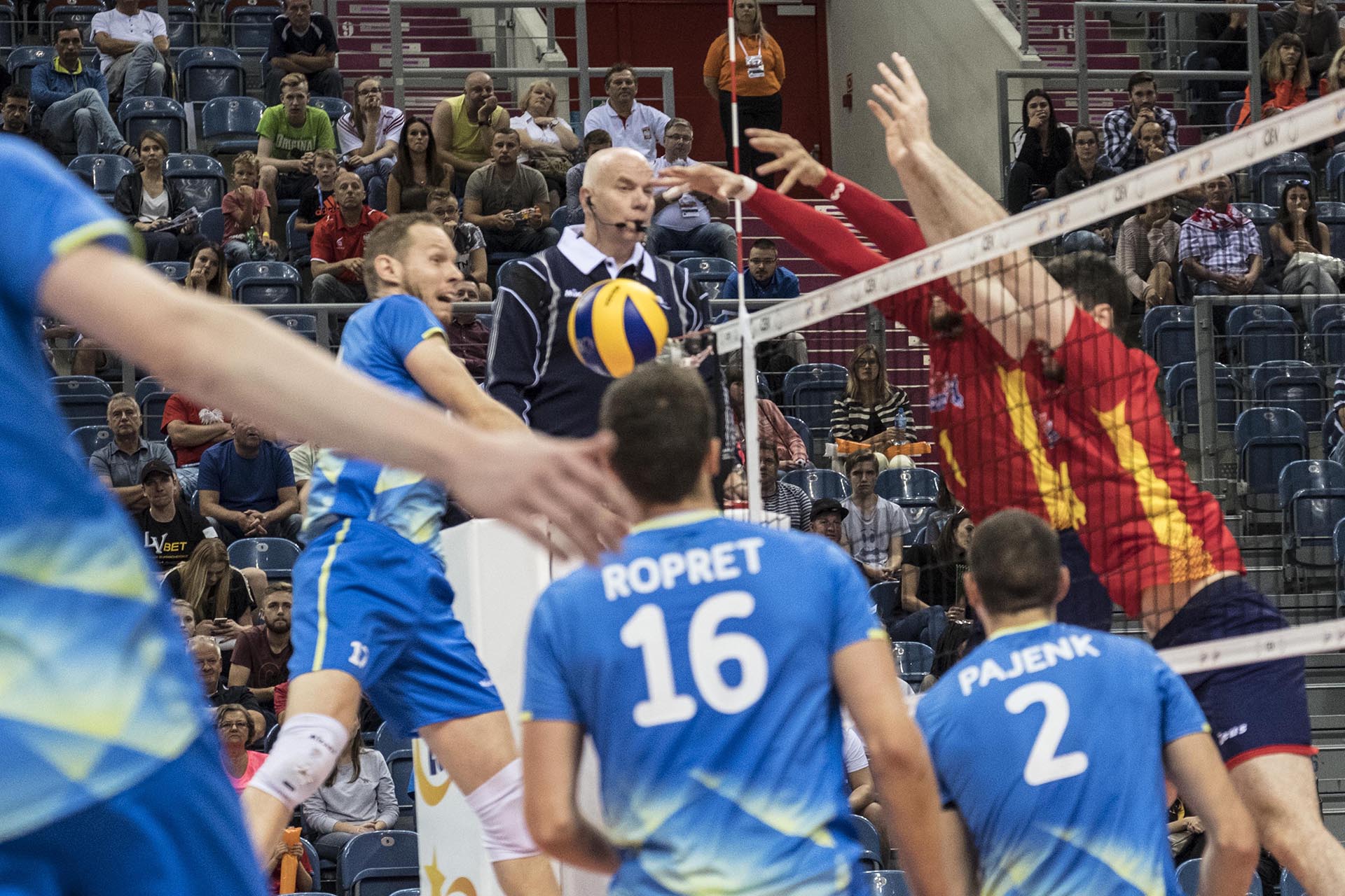 Slovenia overcome Spain in #EuroVolleyM Pool C