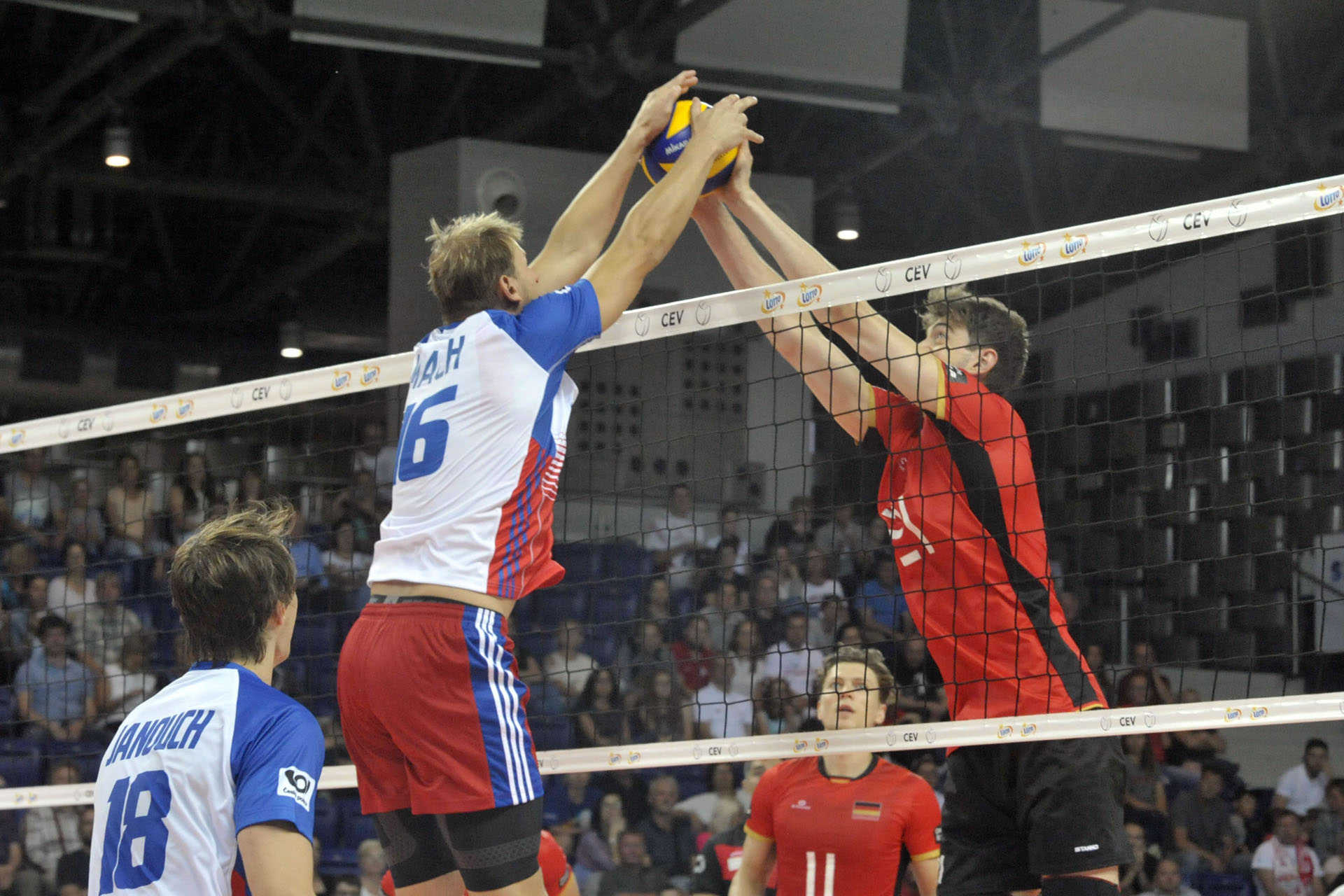 Germany strike three in a row to make EuroVolley quarterfinals 