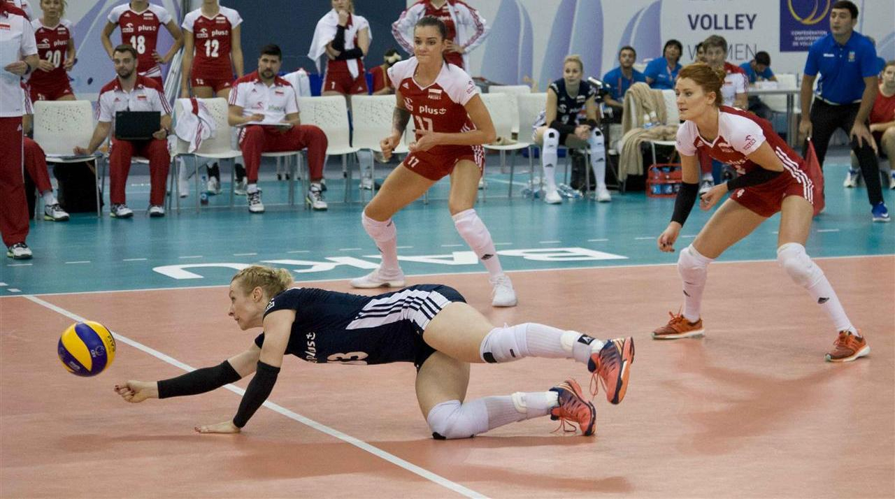 #EuroVolleyW 2017: Poland lose to powerfull hosts