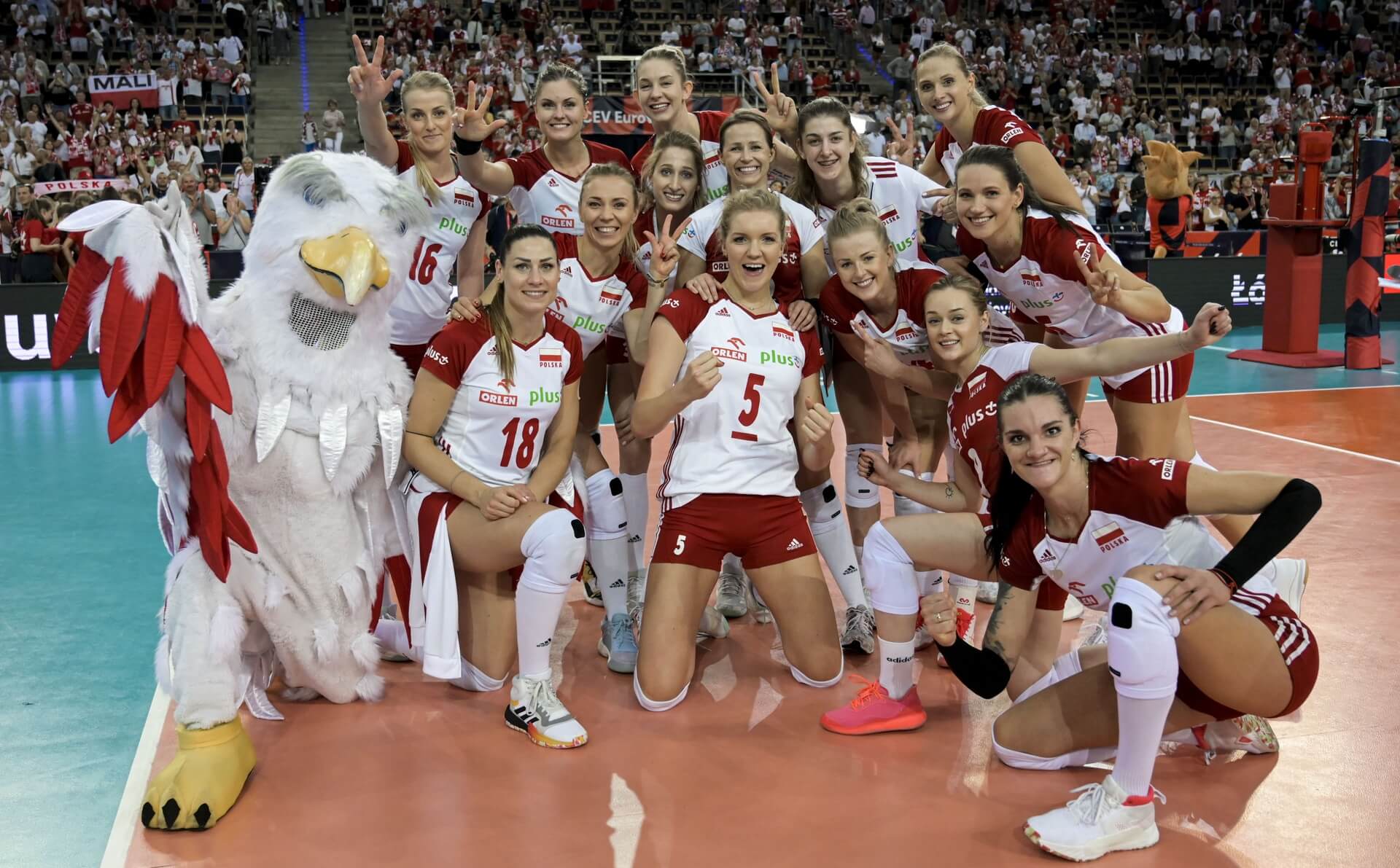 Home teams off to EuroVolley flying start, France cause sensation