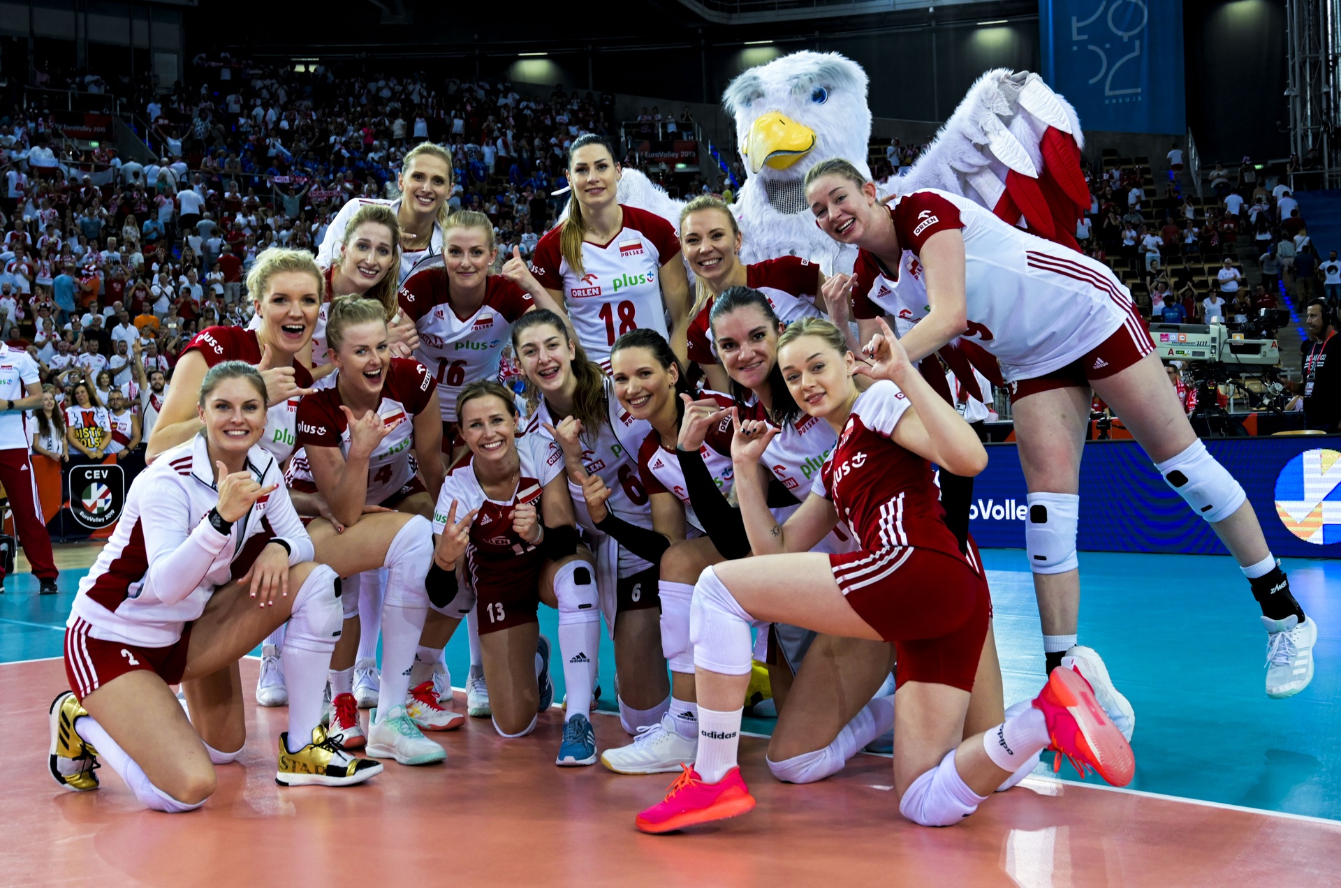 Pool play ends on high note at #EuroVolleyW, shapes up exciting 8th Finals