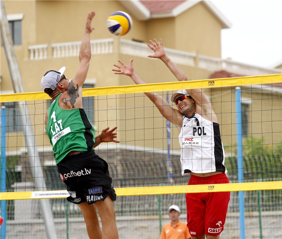 Olimpijskie eliminacje w siatkówce plażowej:polskie pary grają dalej