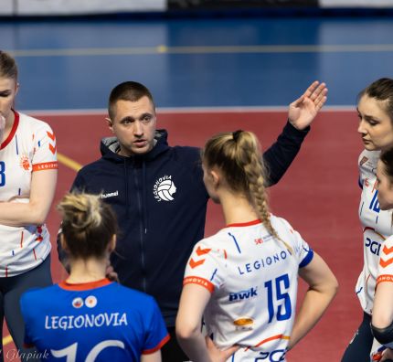 II liga siatkarek: drugi dzień turnieju w Legionowie