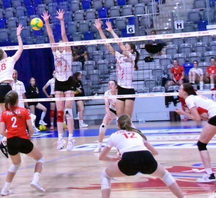 Kadra U19 dziewcząt na zgrupowaniu w Zalkopanem